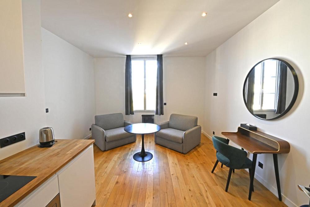 Aparthotel Manoir de l'évêché Lisieux Exterior foto